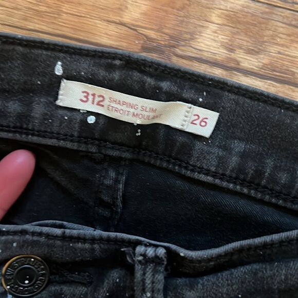 Size 26 Black Custom Upcycled Paint Splatter Levi’s Skinny Jeans - Picture 5 of 6